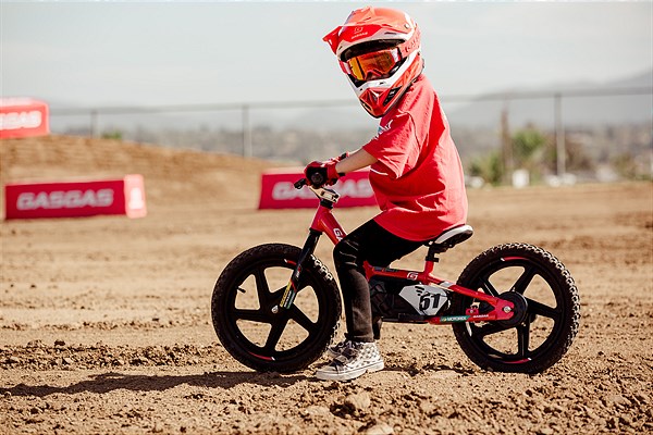 GASGAS lancia le nuove balance bike elettriche per bambini