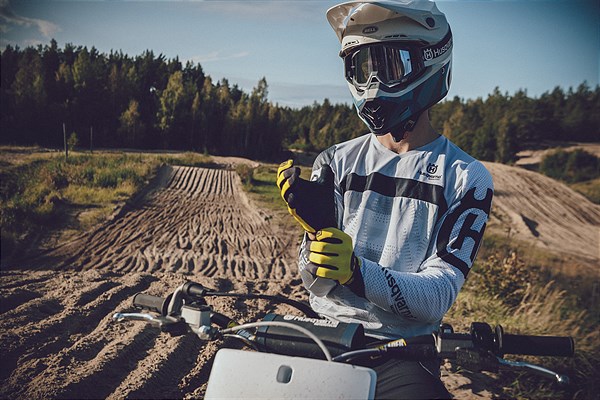 Husqvarna presenta la nuova collezione di abbigliamento tecnico 2021