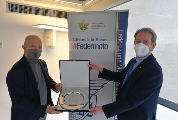 Franco Picco premiato dalla FMI dopo l’impresa alla Dakar 2021