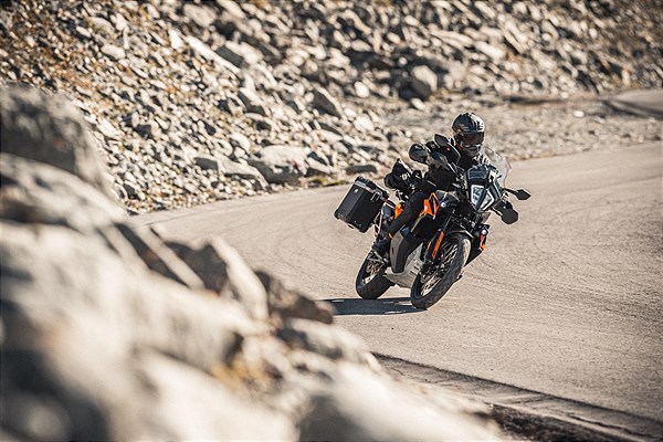KTM 890 Adventure 2021, più motore e tecnologia per l’adventouring