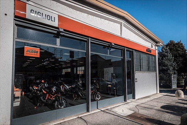 Giglioli Motori rinnova lo showroom KTM alle porte di Milano