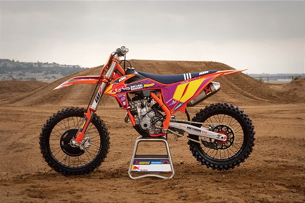 KTM 250 SX-F Troy Lee Designs 2021, la limited edition connessa