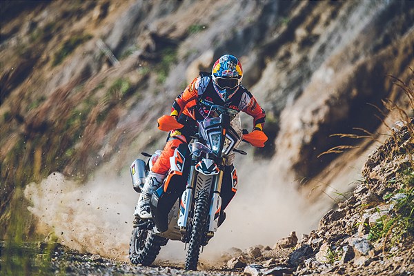 Nuove KTM 890 Adventure R Rally e 890 Adventure R, il fuoristrada si fa estremo