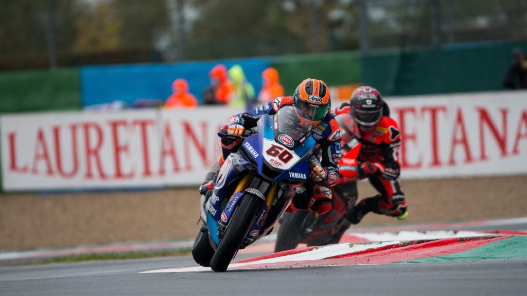 WorldSBK Magny-Cours, Van der Mark porta Yamaha sul podio bagnato