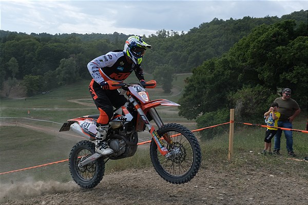 Tuoni, fulmini e oltre 200 piloti al Trofeo Enduro KTM di Villagrande
