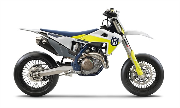 Husqvarna FS 450 2021, la supermoto racing si aggiorna