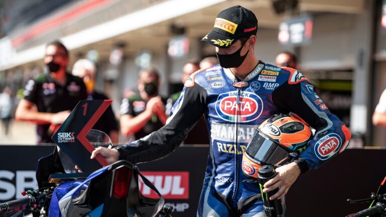 WorldSBK Catalunya, Van der Mark domina con Yamaha mentre Razgatlioglu si infortuna