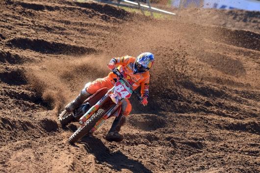 Pirelli domina a Kegums: Herlings e Geerts protagonisti nel mondiale MX