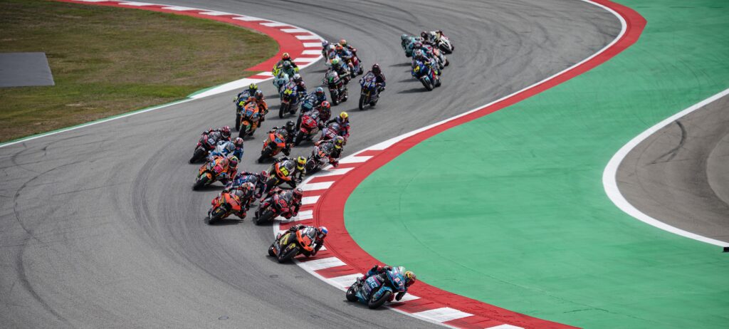 Holgado domina la Moto2 in Catalogna con la nuova Pirelli E0125