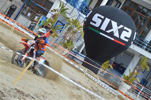 KTM e SIXS, partnership tecnica per il massimo comfort in sella