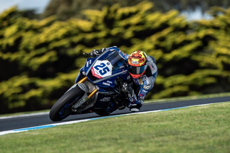 Yamaha parte forte in Qatar: quattro R1 nella top ten del WorldSBK