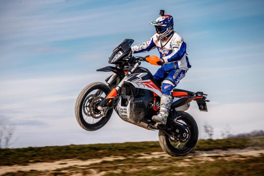 Fasola School, l’enduro non si ferma: didattica online e tour in Oltrepò