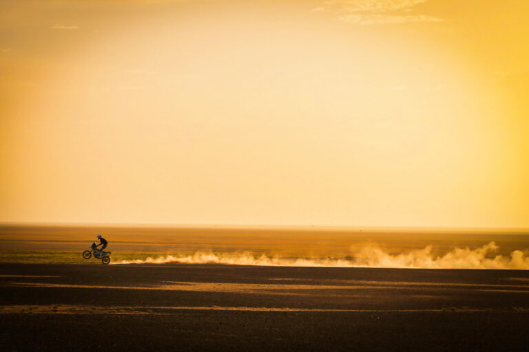 Africa Eco Race 2020, Lucci trionfa nella tappa delle grandi dune