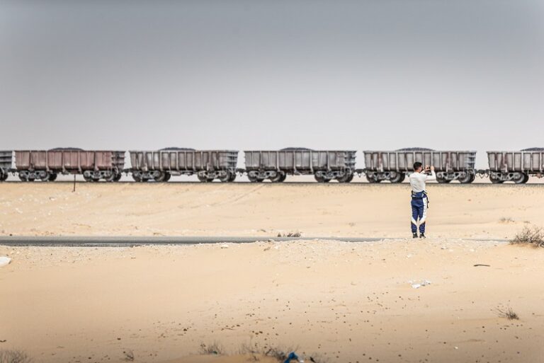 Africa Eco Race, tappa 6: in Mauritania vince il vento di sabbia