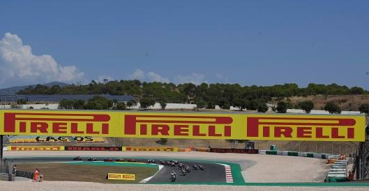 WorldSBK Portimão, Rea domina Gara 1: Pirelli promossa in massa