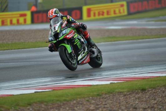 WorldSBK Donington, Rea domina sul bagnato e torna leader