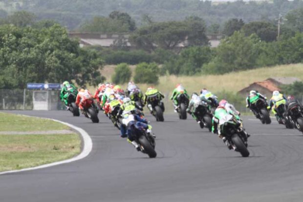 Coppa Italia al Mugello: sfida caldissima per Pirelli, Dunlop e R3 Cup