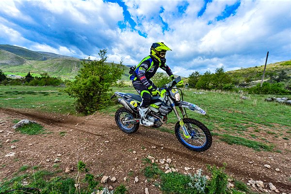 Husqvarna detta il ritmo al Rally d’Abruzzo con Tonelli e Cerutti