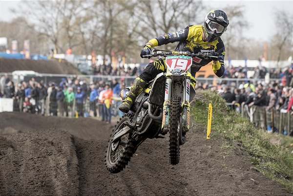 MXGP Olanda: Kjer-Olsen resta leader MX2, Jasikonis brilla in top class