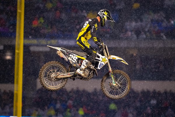 Supercross Anaheim 1, Husqvarna soffre il fango ma salva i punti