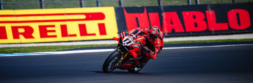 WorldSBK Australia: Bulega e Manzi dominano al sabato