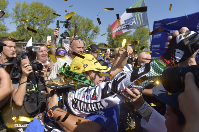 Pontetaro chiude la Via Emilia per festeggiare Kiara Fontanesi