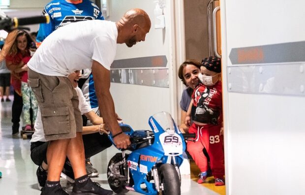 Mototerapia e minimoto: a Torino la velocità porta sorrisi in corsia