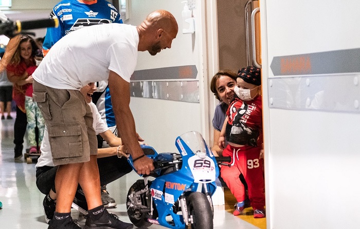 Mototerapia e minimoto: a Torino la velocità porta sorrisi in corsia