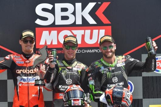 Imola infuocata: doppietta di Rea, exploit di Carrasco e Ferrari