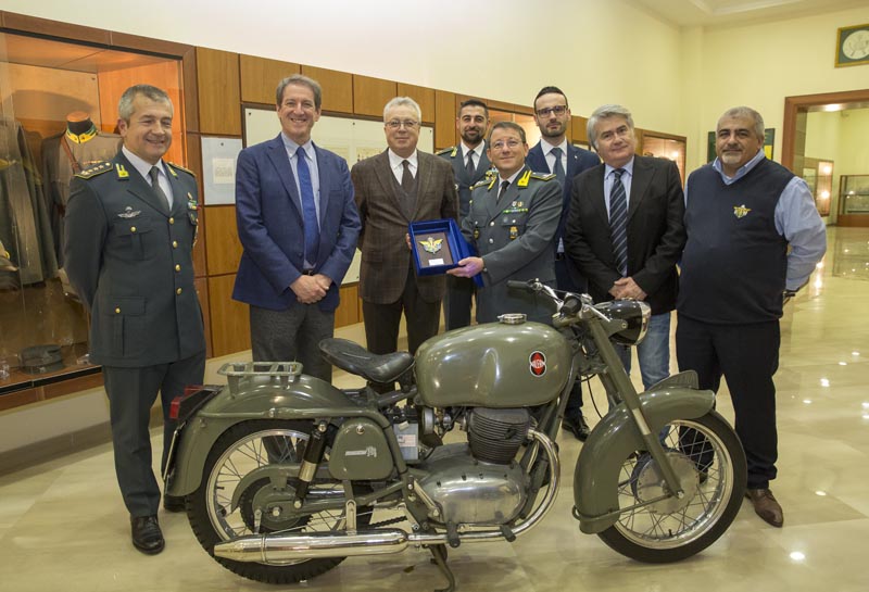 Le moto storiche della Guardia di Finanza entrano nel Registro FMI