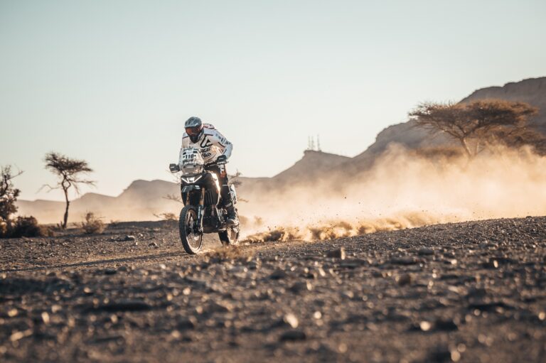 Africa Eco Race 2026, Cerutti domina la quarta tappa con l’Aprilia Tuareg