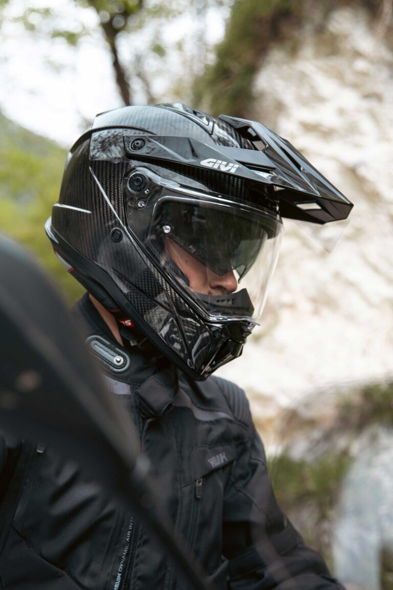 GIVI 80.1 CARBON, il nuovo integrale on-off in fibra 3K