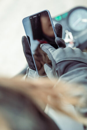 Hevik Auster, il nuovo guanto estivo leggero e ventilato