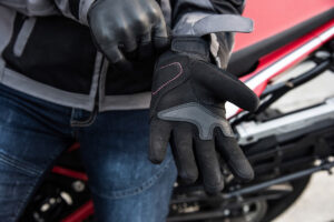 Hevik Auster, il nuovo guanto estivo leggero e ventilato