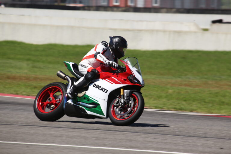 Arturo Merzario torna alle due ruote con la Ducati Panigale