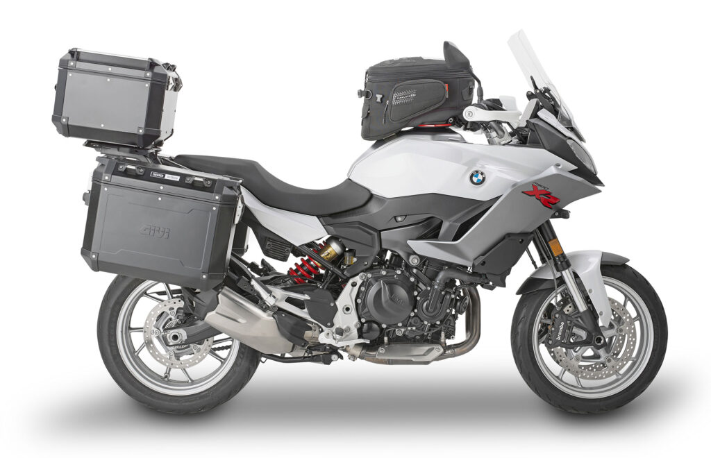BMW F 900 XR, allestimento GIVI per viaggiare davvero lontano