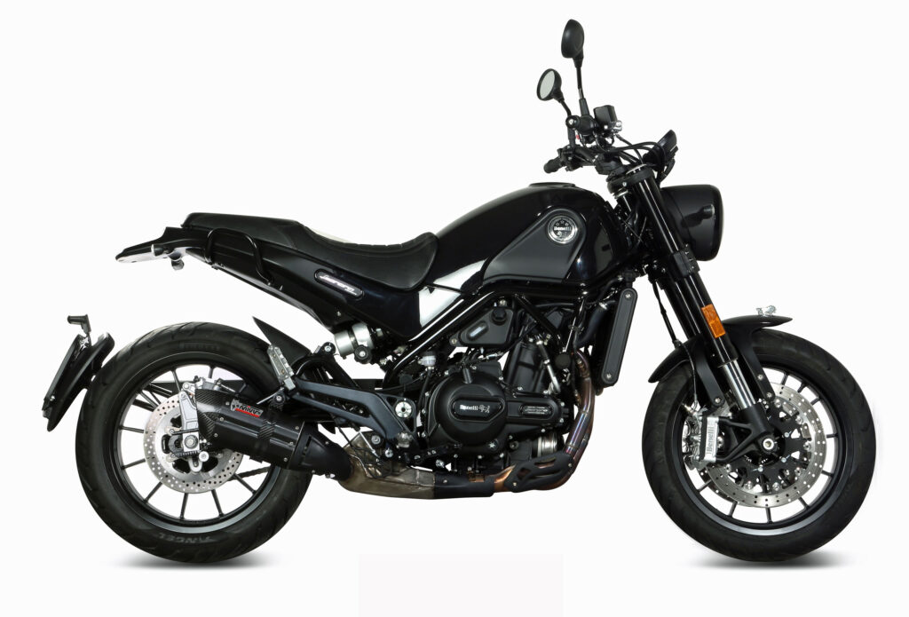 Benelli Leoncino 500, tre scarichi MIVV per ruggire davvero