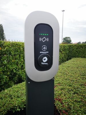 Total Italia ed Energica inaugurano le prime colonnine EV