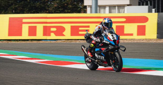 Razgatlioğlu domina a Magny-Cours con le Pirelli di sviluppo