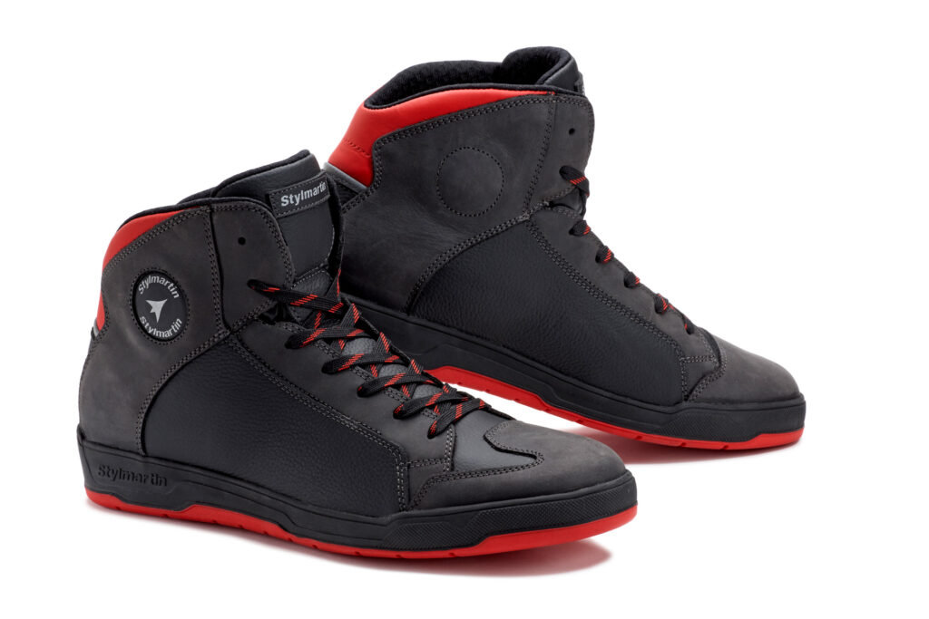 Stylmartin Double WP, sneaker da moto dal contrasto sportivo