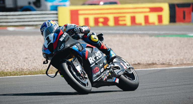WorldSBK Donington: Razgatlioglu domina Gara1 al caldo record