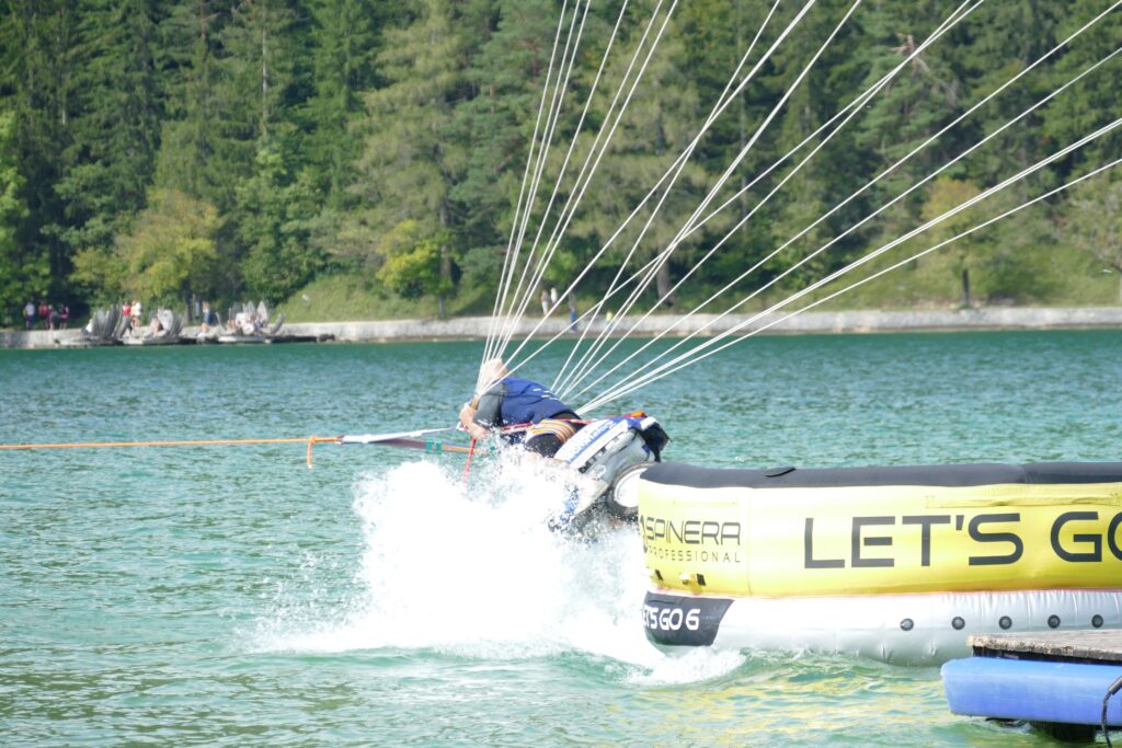 Vespa-kite sul Wolfgangsee: tentativo di record e crash