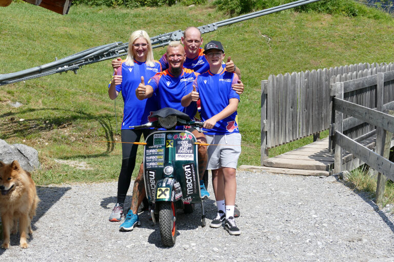 Schachermayr, record alla cieca sulla Vespa sospeso nel vuoto