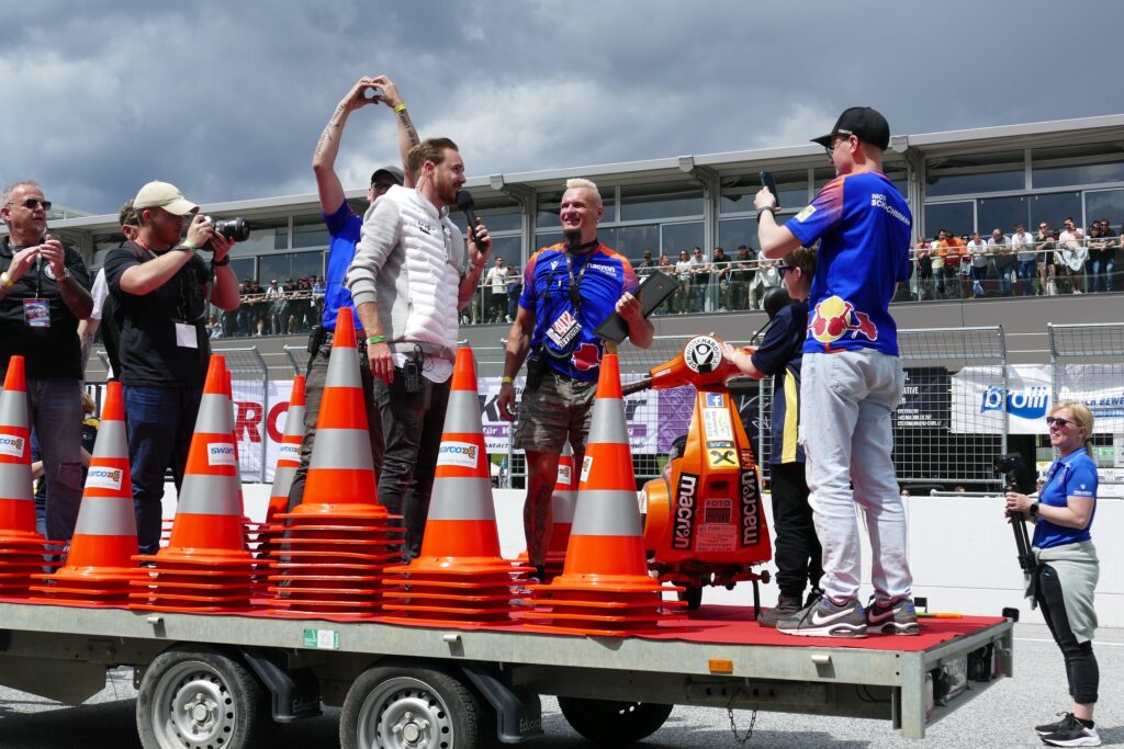 Nuovo record folle di Schachermayr in impennata alla cieca
