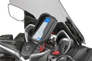 Supporto smartphone GIVI sul serbatoio olio freno