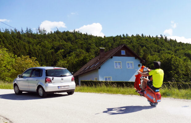 Schachermayr, Vespa in impennata bendato sulle Alpi