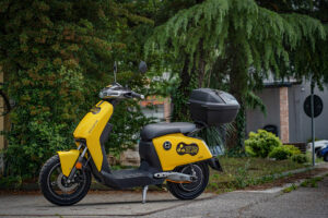 Zig Zag porta a Milano 350 scooter elettrici Super Soco CUx