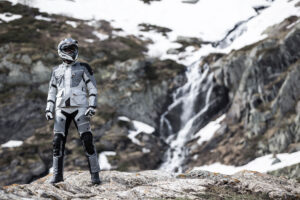 Hevik Titanium_R, la giacca touring si aggiorna per ogni stagione