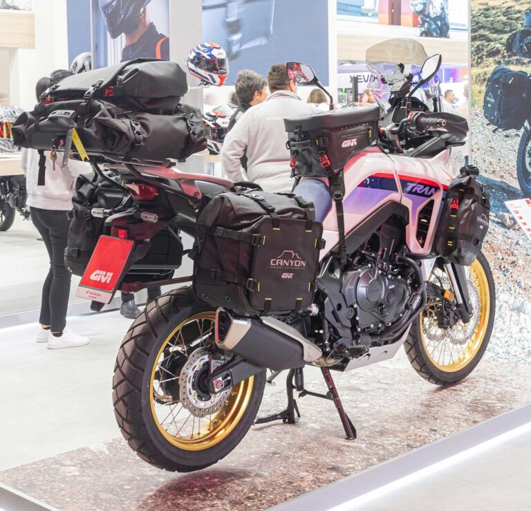 Givi veste la nuova Honda XL750 Transalp con kit da viaggio completo