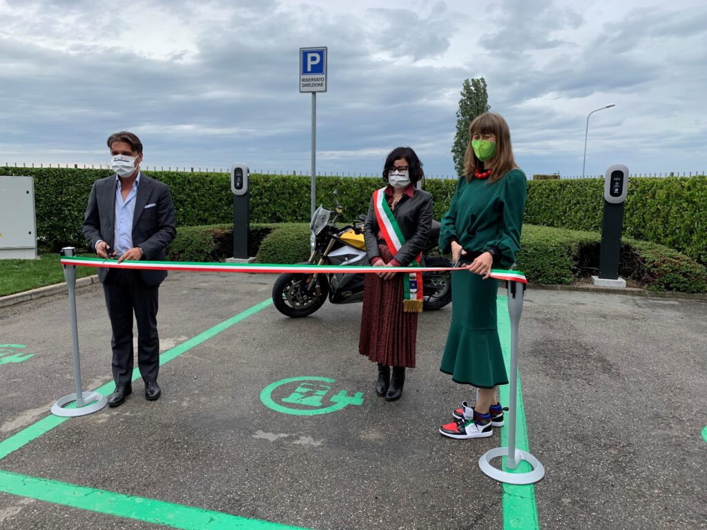 Total Italia ed Energica inaugurano le prime colonnine EV